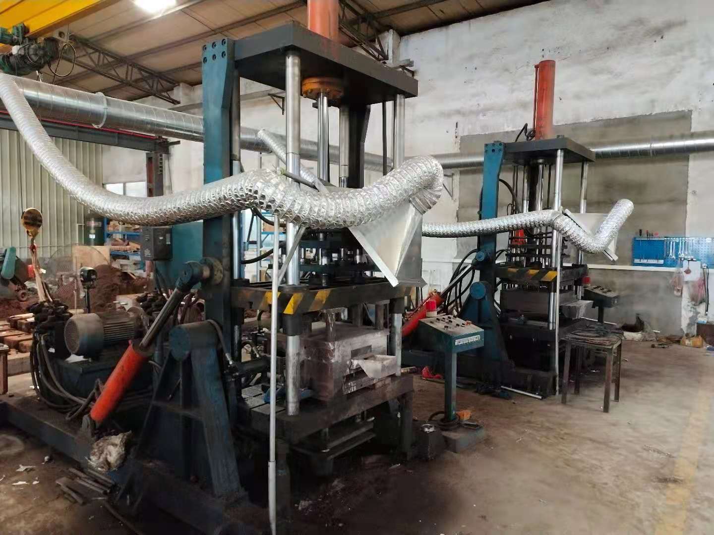 重力铸造车间一角